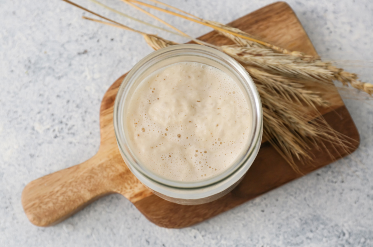 La levure boulangère agit sur la pâte par fermentation